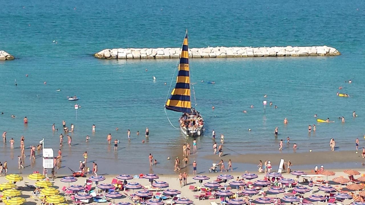 Hotel Napoleon Gabicce Mare Exteriör bild
