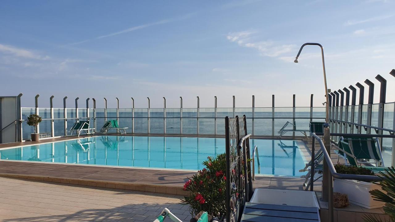 Hotel Napoleon Gabicce Mare Exteriör bild