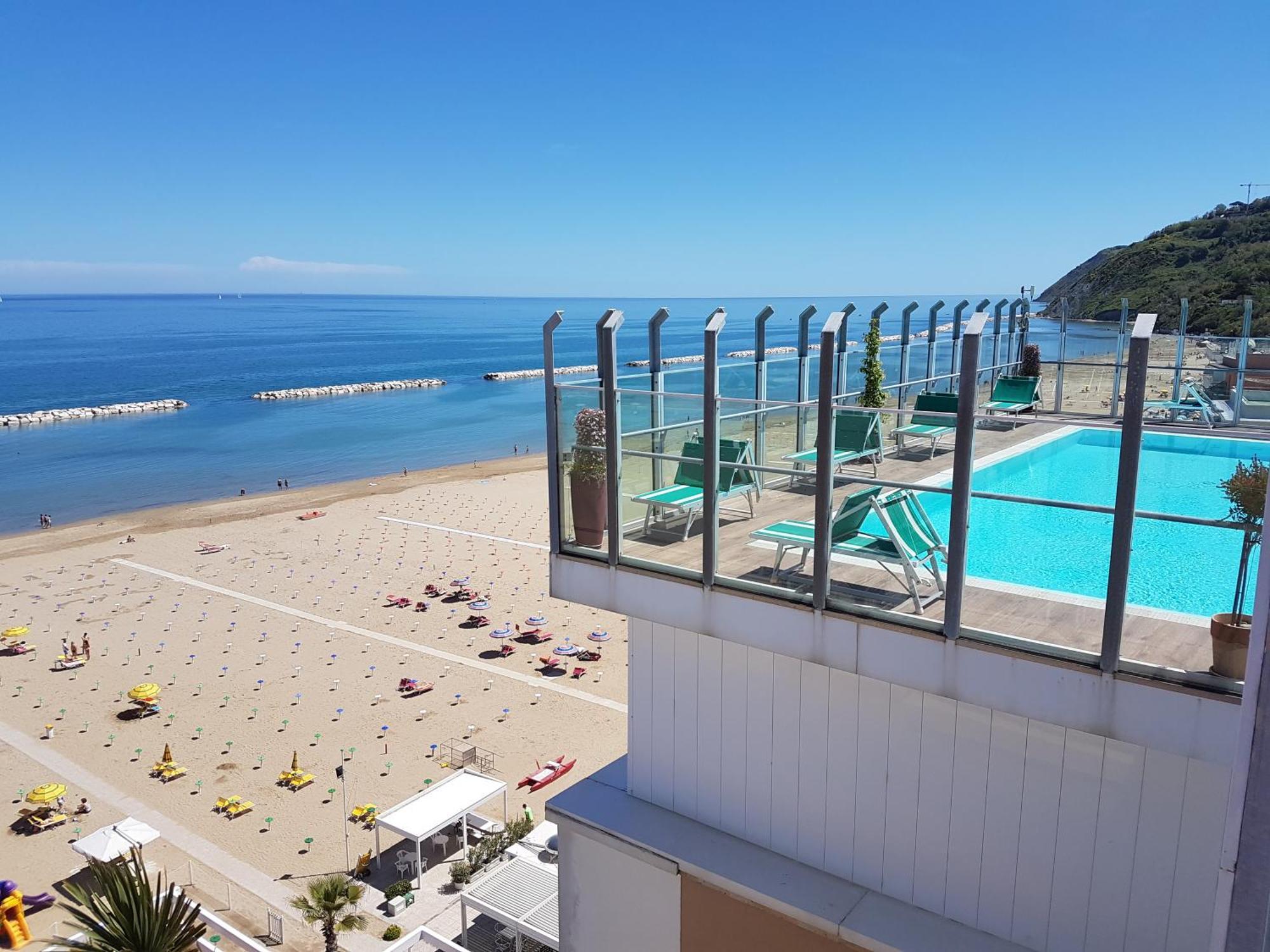 Hotel Napoleon Gabicce Mare Exteriör bild
